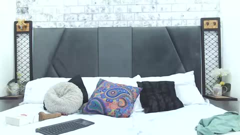 mila_adamss online show from 02.20.25