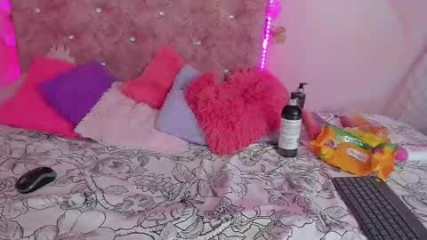 mila_grace_ online show from 09.24.25