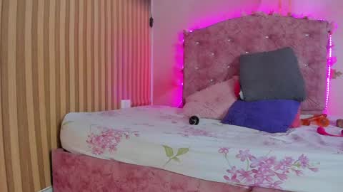 mila_grace_ online show from 04.13.26