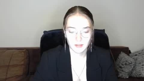 mila_keyy online show from 10.24.25