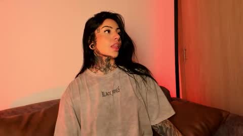 Snapshot of mila_monty__ chatting on 11.05.25 online show from 11.05.25