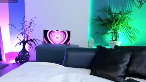 Snapshot of mila_shay chatting on 10.05.25 Mila online show from 10.05.25