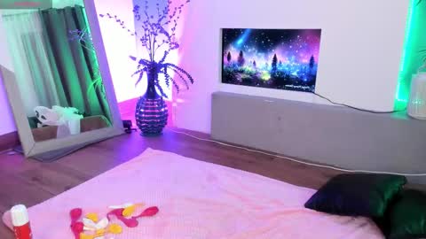 Snapshot of mila_shay chatting on 10.17.25 Mila online show from 10.17.25