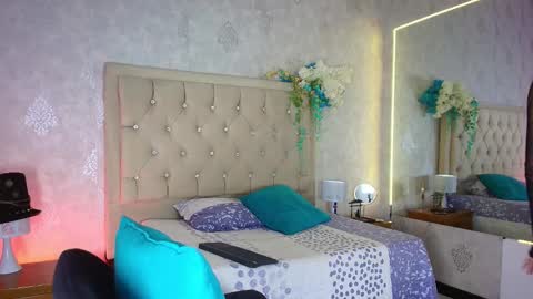 Snapshot of mila_smirnovavk chatting on 10.30.25 MILA online show from 10.30.25