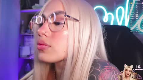 Snapshot of mila_snoow chatting on 05.15.26 M I L A online show from 05.15.26