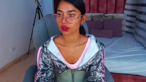 milaa_star online show from 10.02.25