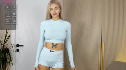 Snapshot of milabunny_ chatting on 10.17.25 Mila and u can call me sweet bunny online show from 10.17.25