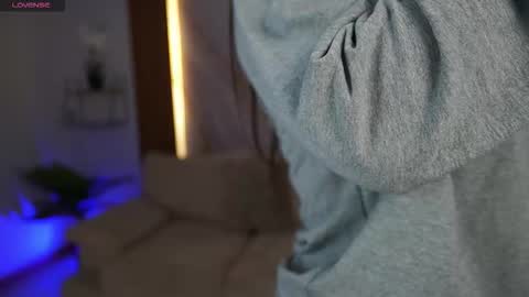 milacrave online show from 12.02.25