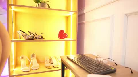 Snapshot of milacrave chatting on 02.14.26 milacrave online show from 02.14.26