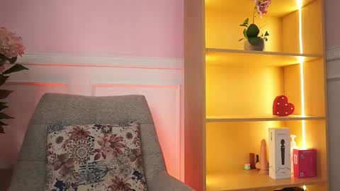 Snapshot of milacrave chatting on 02.26.26 milacrave online show from 02.26.26