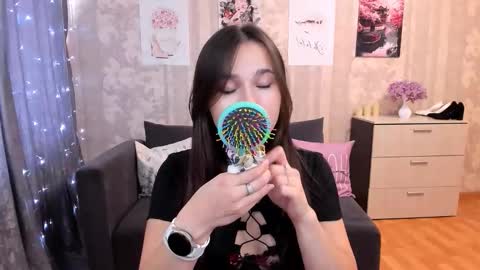 MilaDaisen online show from 09.22.25