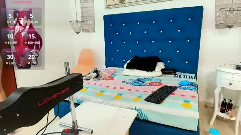 Snapshot of miladiosa chatting on 10.15.25 miladiosa online show from 10.15.25