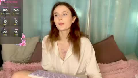 Snapshot of milaelin chatting on 06.26.26 Mila online show from 06.26.26