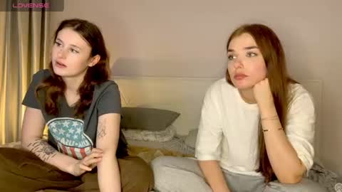 Snapshot of milaelin chatting on 07.21.26 Mila online show from 07.21.26