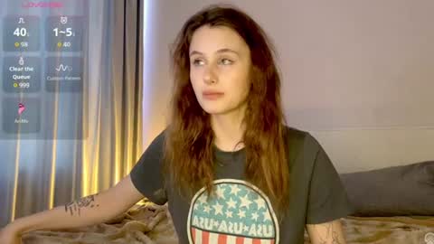 Snapshot of milaelin chatting on 07.26.26 Mila online show from 07.26.26