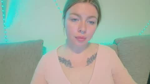 MilanaQueen 22 online show from 10.18.25