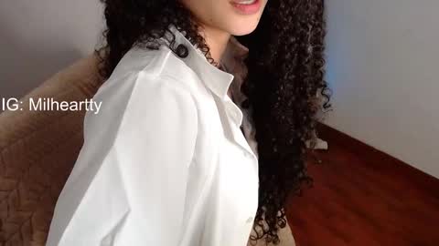 Snapshot of milah_hearrty chatting on 11.12.25 Milah online show from 11.12.25