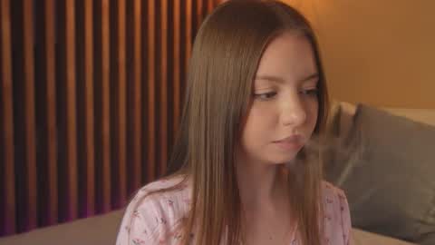 Mila online show from 04.08.26