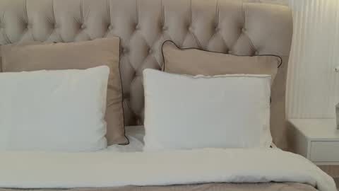 milaleoneli online show from 09.29.25