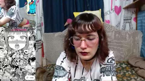 Snapshot of milalunala chatting on 09.29.25 Mila-Lunala online show from 09.29.25
