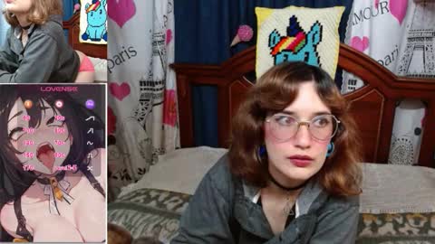 Snapshot of milalunala chatting on 11.07.25 Mila-Lunala online show from 11.07.25