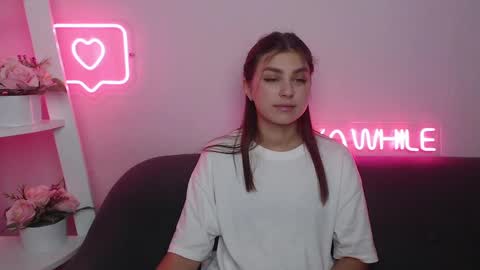 milanaangelas online show from 12.12.24