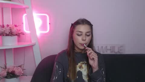 Snapshot of milanaangelas chatting on 10.20.25 milanaangelas online show from 10.20.25