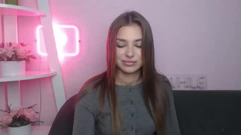 milanaangelas online show from 11.15.25