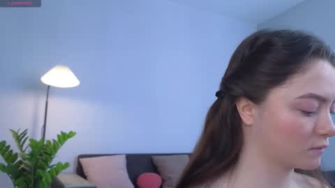 Snapshot of milanakowall chatting on 02.25.26 milanakowall online show from 02.25.26