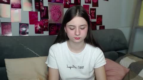 milanaroz online show from 10.24.25