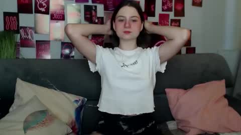 milanaroz online show from 10.26.25