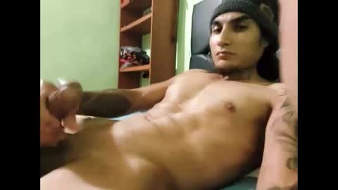 Snapshot of milanflores chatting on 10.18.25 milanflores online show from 10.18.25