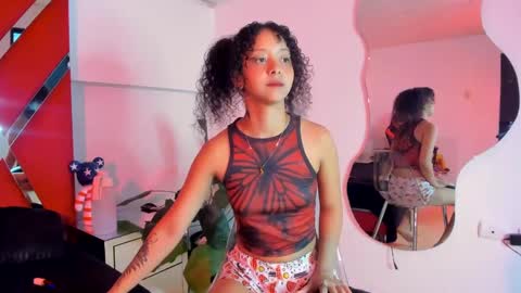 Snapshot of milanhtx2 chatting on 09.29.25 milanx2 online show from 09.29.25