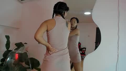 Snapshot of milanhtx2 chatting on 09.30.25 milanx2 online show from 09.30.25