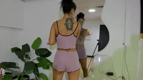 Snapshot of milanhtx2 chatting on 10.05.25 milanx2 online show from 10.05.25