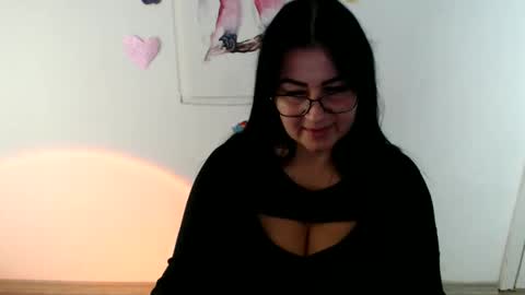 milania_milaa online show from 10.29.25