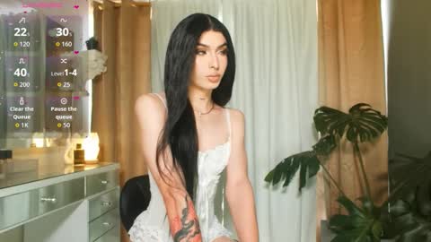 Snapshot of milansantana24 chatting on 10.27.25 MILAN SANTANA online show from 10.27.25