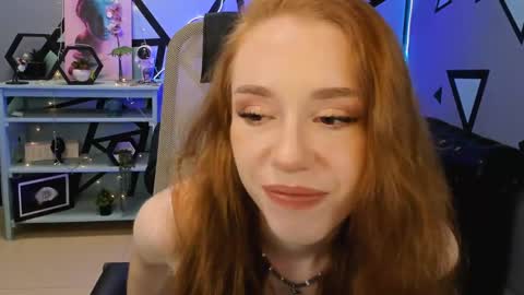 Snapshot of milasiren chatting on 05.18.26 Mila online show from 05.18.26