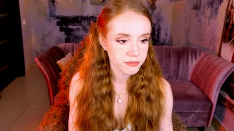 Snapshot of milasiren chatting on 05.26.26 Mila online show from 05.26.26