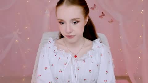 Snapshot of milasiren chatting on 05.27.26 Mila online show from 05.27.26