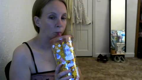 Snapshot of milastoned chatting on 07.18.26 Mila online show from 07.18.26