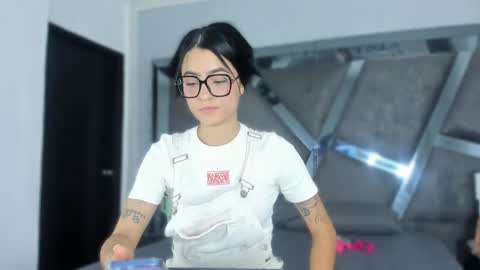 Snapshot of milawink chatting on 05.31.26 Milawink online show from 05.31.26