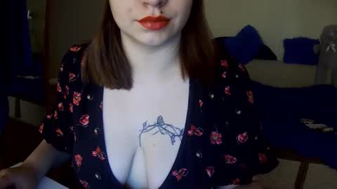 Snapshot of milaxcute chatting on 10.21.25 Milaxcute online show from 10.21.25