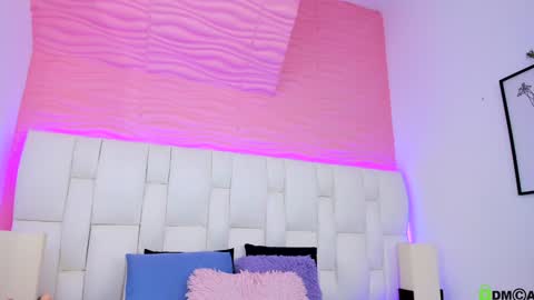 Snapshot of mile_loucrath chatting on 02.04.25 mile_loucrath online show from 02.04.25