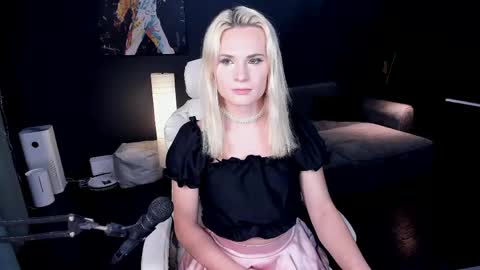 Snapshot of milena_marshmallows chatting on 05.23.26 Milena online show from 05.23.26