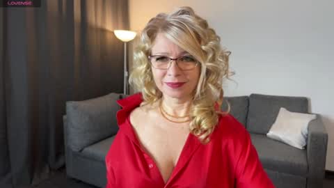 Snapshot of milena_whity chatting on 02.19.26 Milena online show from 02.19.26
