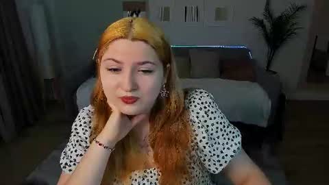 Snapshot of milenafiery chatting on 08.10.26 milenafiery online show from 08.10.26