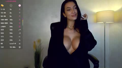 Snapshot of miley_me chatting on 10.09.25 M online show from 10.09.25