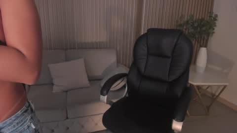 Snapshot of mileycruz_ chatting on 02.19.25 Miley Cruz IG miley model23 online show from 02.19.25