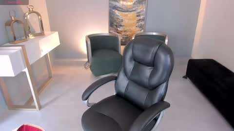 Snapshot of mileycruz_ chatting on 09.20.25 Miley Cruz IG miley model23 online show from 09.20.25